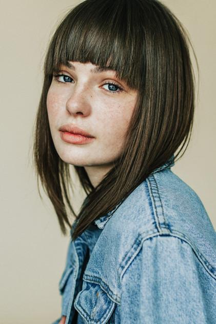 Kelly Depeault - Actor Profile Photo