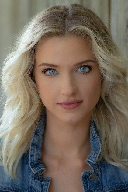 Victoria Flounders - Actor Profile Photo