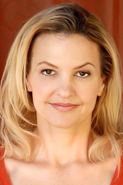 Elle Alexander - Actor Profile Photo