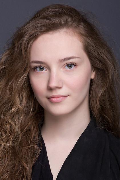 Eslem Akar - Actor Profile Photo