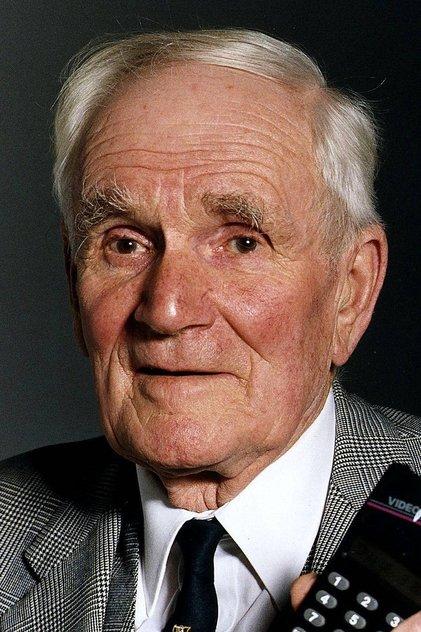 Desmond Llewelyn - Actor Profile Photo