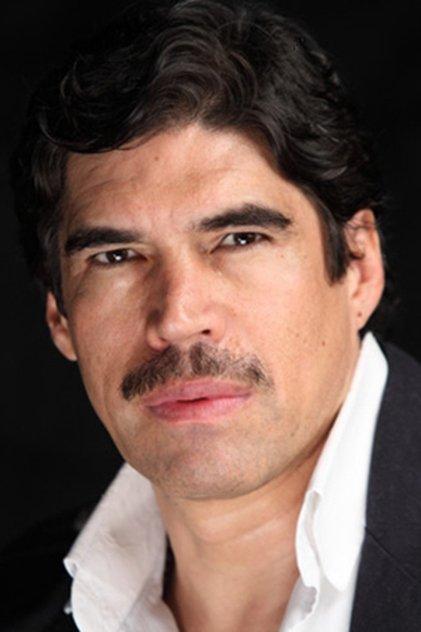 Alberto Estrella - Actor Profile Photo