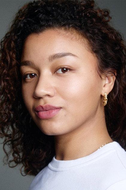 Zoë Love Smith - Actor Profile Photo