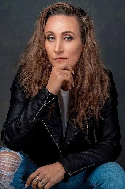 Amanda Larcombe - Actor Profile Photo