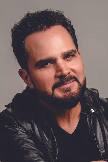 Luciano Camargo - Actor Profile Photo