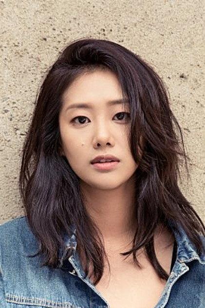 Hyun Jyu-ni - Actor Profile Photo