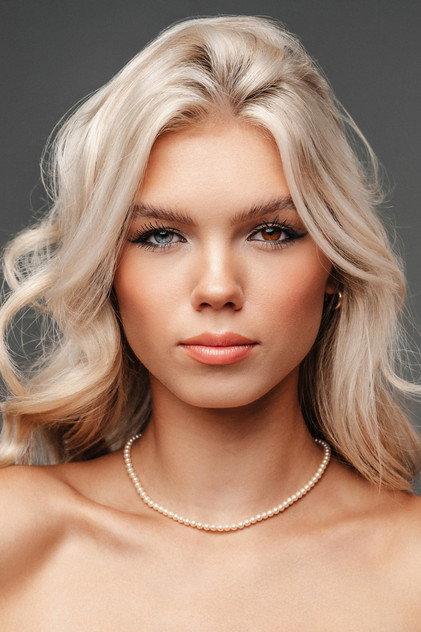 Caroline Elizabeth Gregory - Actor Profile Photo