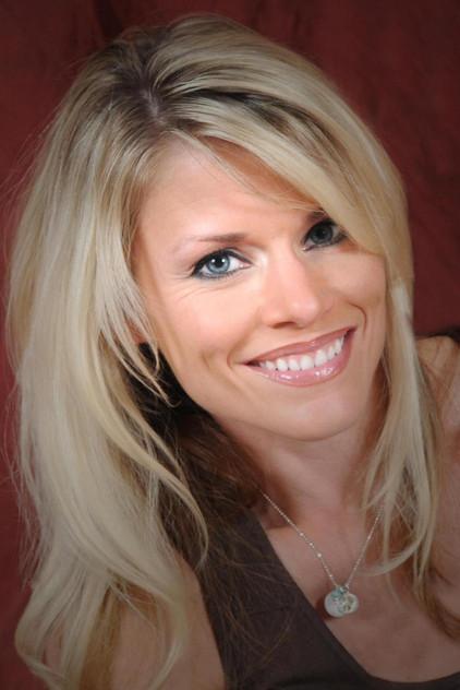 Kerri Hoskins - Actor Profile Photo