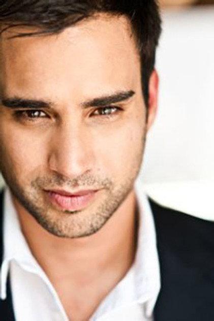 Robert Tena - Actor Profile Photo