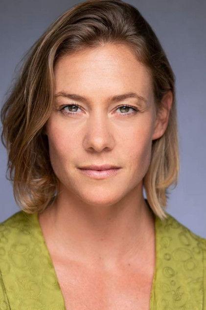Tineke Ann Robson - Actor Profile Photo