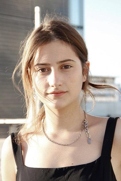 Lola Créton - Actor Profile Photo