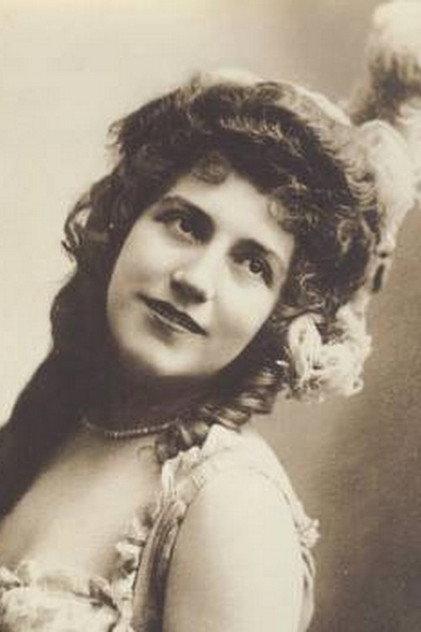 Léa Piron - Actor Profile Photo