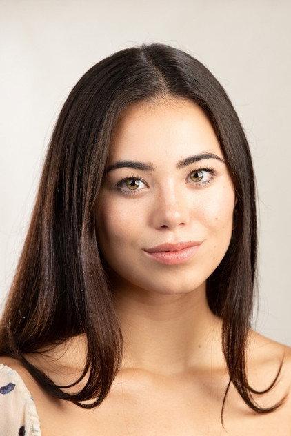 Isabelle Hahn - Actor Profile Photo