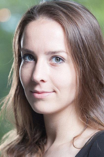 Hella Tolnai - Actor Profile Photo