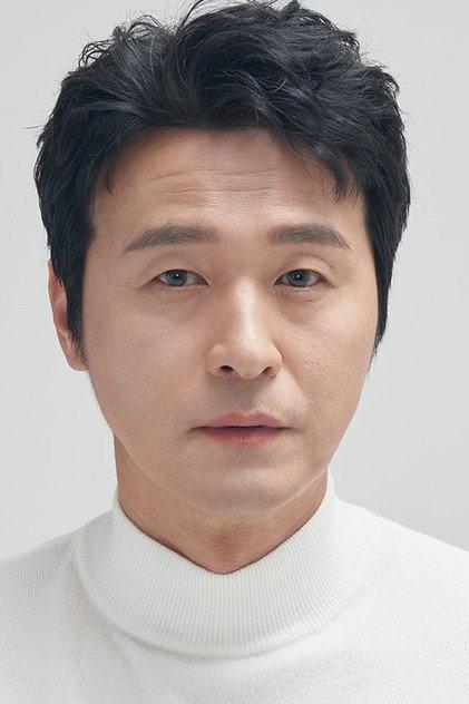Lee Sung-jae - Actor Profile Photo
