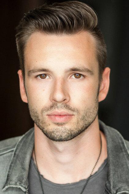 Nik Andrews - Actor Profile Photo
