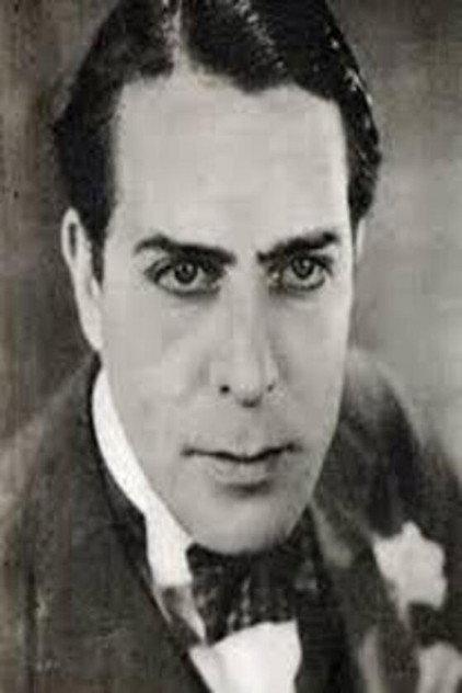 Félix de Pomés - Actor Profile Photo