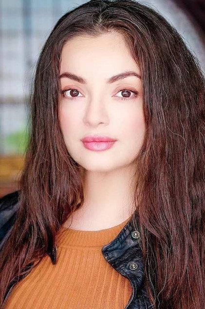 Azul Chevreuil - Actor Profile Photo