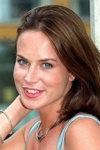 Sarah Matravers - Actor Profile Photo