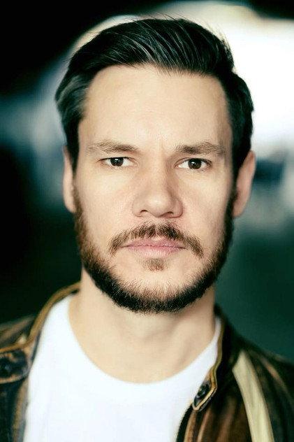 Jonathan Scholey - Actor Profile Photo