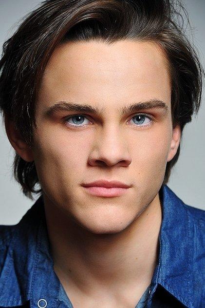 Alex Neustaedter - Actor Profile Photo