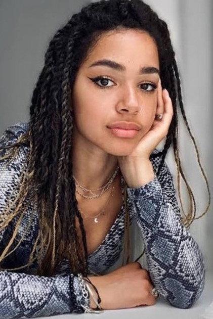 Luna Schaller - Actor Profile Photo