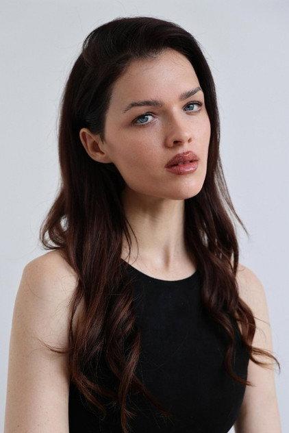 Sedona Legge - Actor Profile Photo