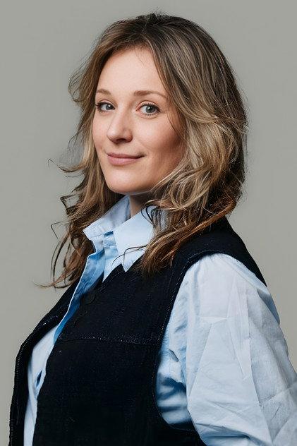 Manon Novak - Actor Profile Photo