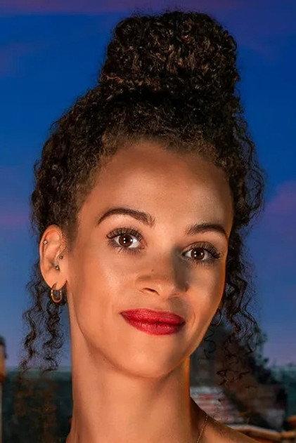 Roxy Wilson - Actor Profile Photo