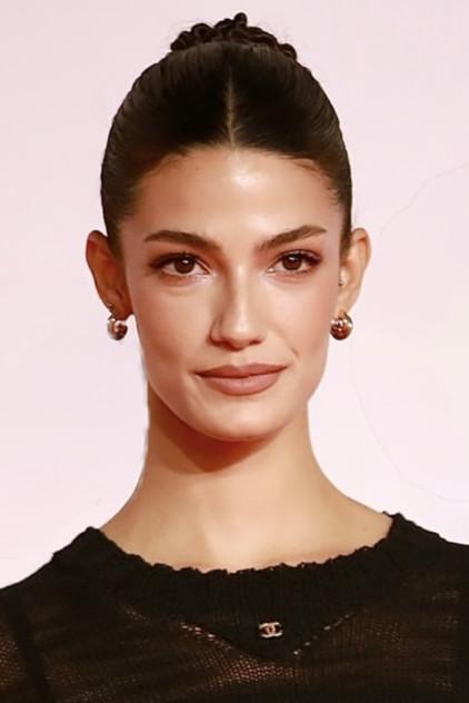 Tara Emad - Actor Profile Photo