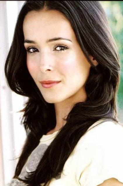 Angelique Naude - Actor Profile Photo