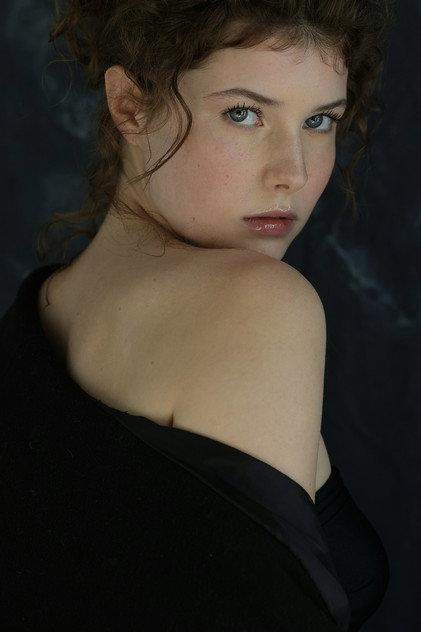 Sinead Thornhill - Actor Profile Photo