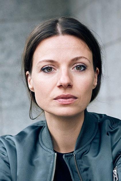 Julia Hartmann - Actor Profile Photo