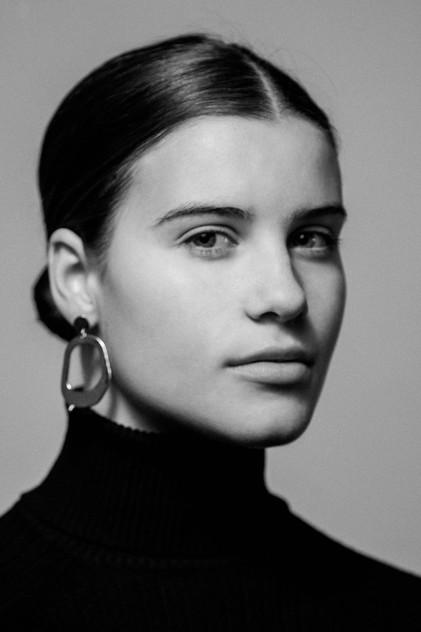 Melanie Wozniak - Actor Profile Photo