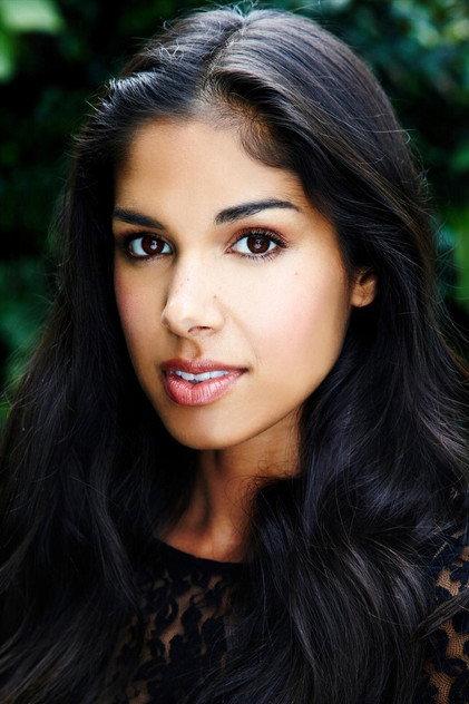 Sarah Roberts - Actor Profile Photo