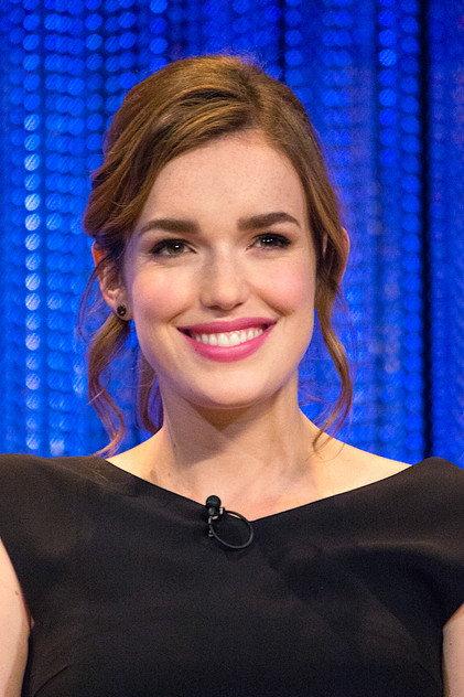 Elizabeth Henstridge - Actor Profile Photo