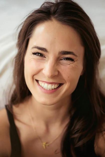 Léone François-Janssens - Actor Profile Photo