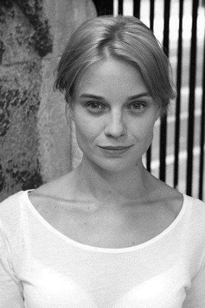 Hannah Yelland - Actor Profile Photo