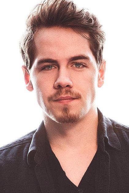 Munro Chambers - Actor Profile Photo