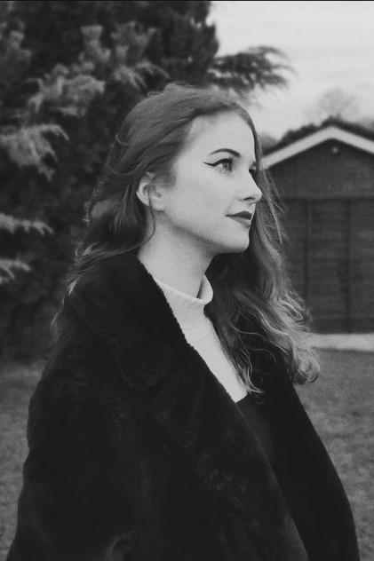 Mia Oz - Actor Profile Photo