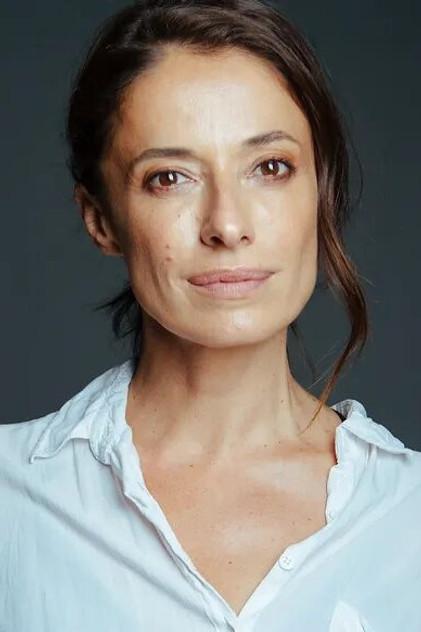 Eva de Luis - Actor Profile Photo