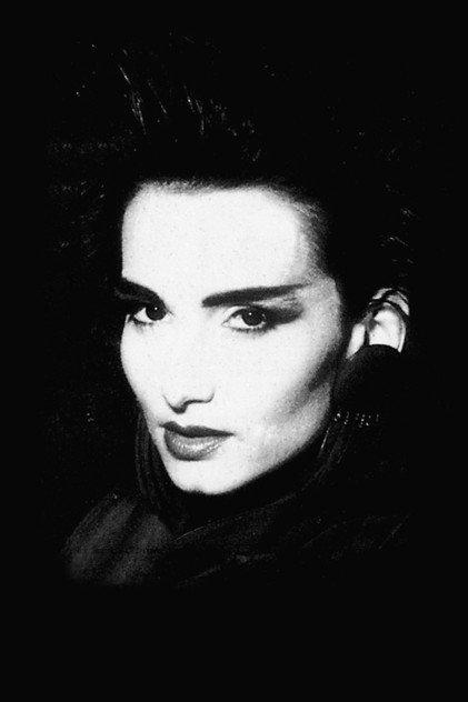 Mona Mur - Actor Profile Photo