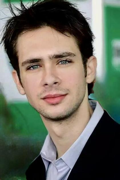 Scott Mechlowicz - Actor Profile Photo