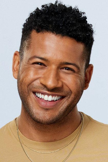 Jeffrey Bowyer-Chapman - Actor Profile Photo