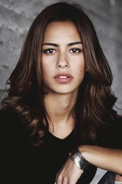 Gizem Emre - Actor Profile Photo