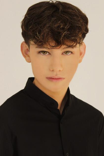 Ari Diazleal - Actor Profile Photo