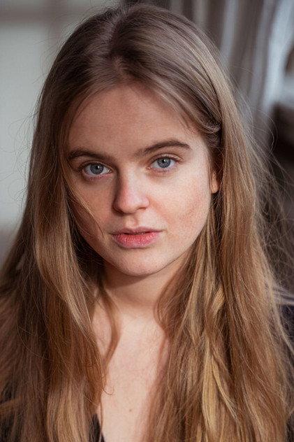 Stella Holzapfel - Actor Profile Photo