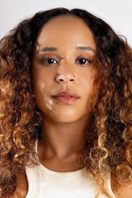 Mari Oliveira - Actor Profile Photo