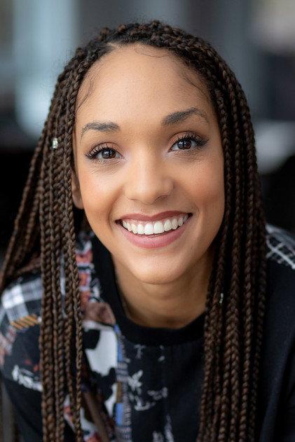 Eva Dortélus - Actor Profile Photo