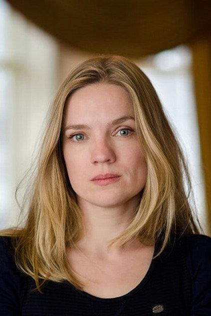 Anniek Pheifer - Actor Profile Photo
